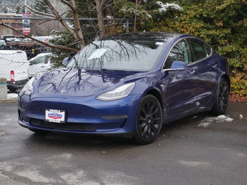 Used 2019 Tesla Model 3 Standard Range image 2