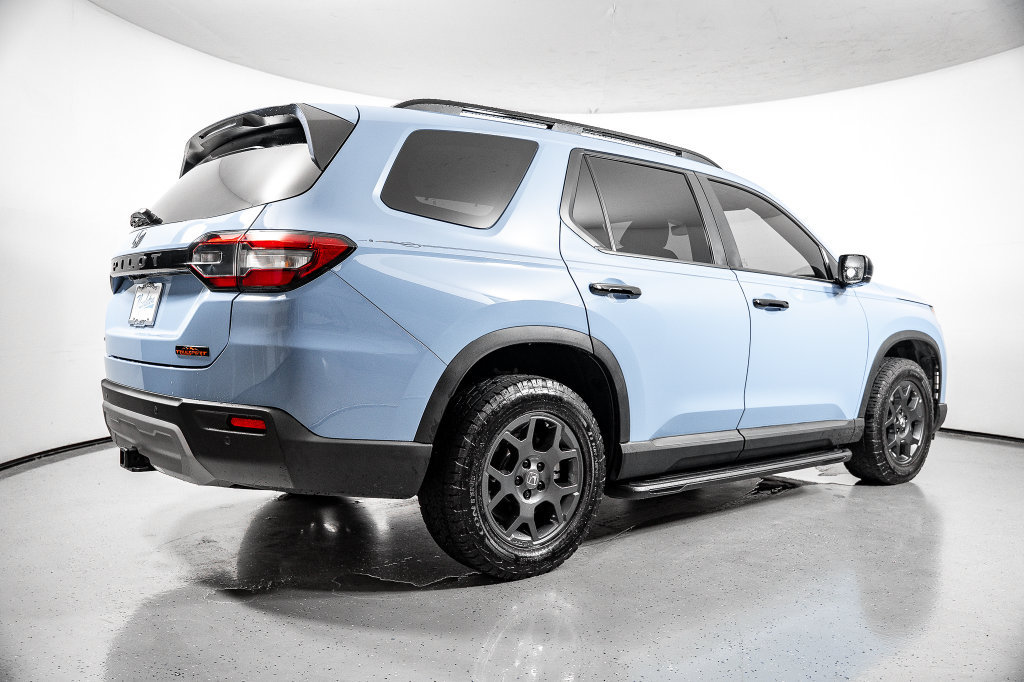 Used 2025 Honda Pilot TrailSport image 8