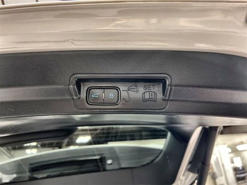 Used 2022 Ford Explorer XLT w/ Equipment Group 202A image 28