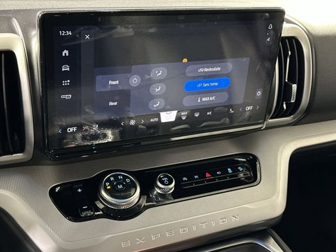 New 2025 Ford Expedition Active image 26