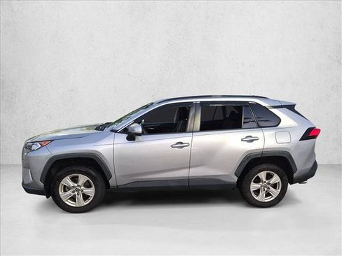Used 2021 Toyota RAV4 XLE w/ Convenience Package FWD image 5