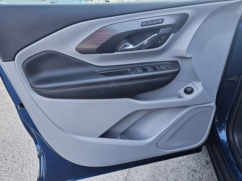 Used 2021 GMC Terrain SLT image 17