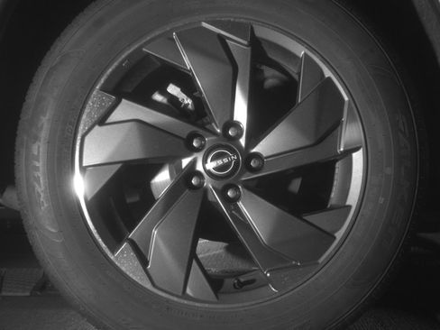 Used 2025 Nissan Rogue SV image 15