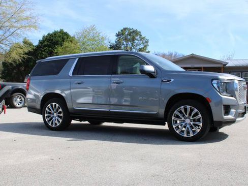 Used 2021 GMC Yukon XL Denali w/ Denali Ultimate Package image 4