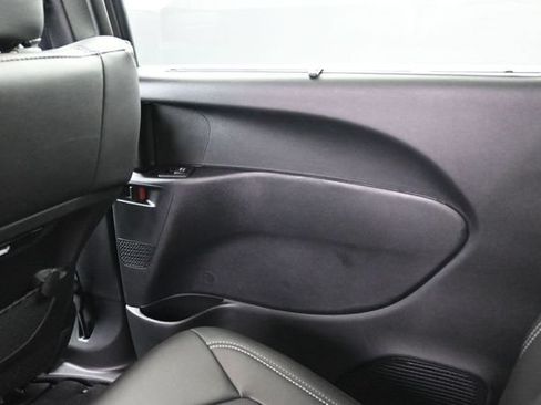 Used 2025 Chrysler Pacifica Select FWD image 9