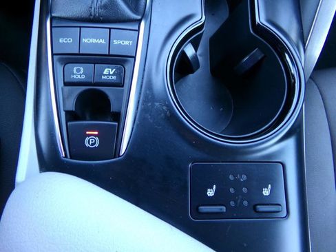 Used 2018 Toyota Camry LE image 22