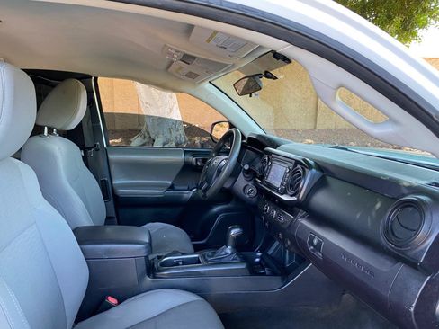 Used 2017 Toyota Tacoma 2WD Access Cab image 30