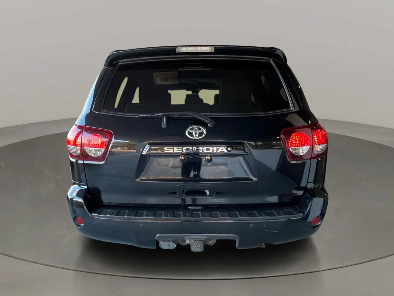 Used 2018 Toyota Sequoia SR5 RWD image 4
