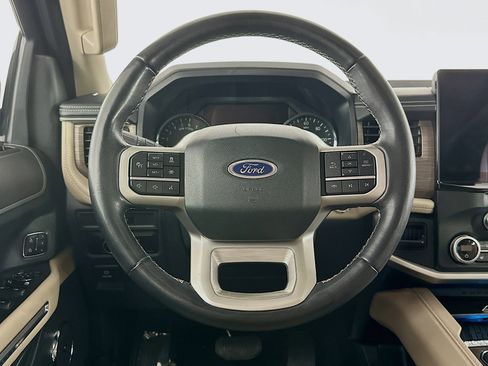 Used 2024 Ford Expedition Limited image 18