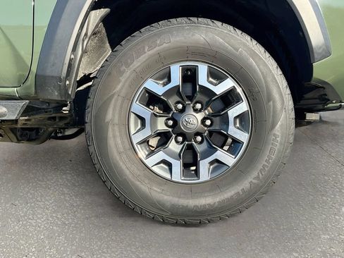 Used 2022 Toyota Tacoma TRD Off-Road AWD/4WD image 27