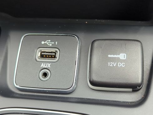 Used 2020 Jeep Cherokee Latitude FWD image 19