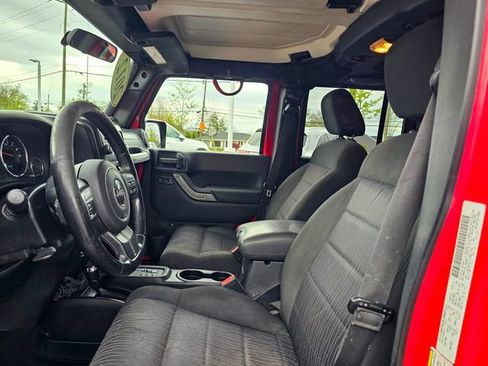 Used 2012 Jeep Wrangler Unlimited Sport image 19