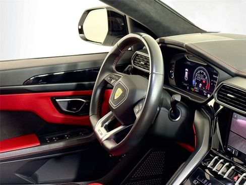 Used 2021 Lamborghini Urus image 33