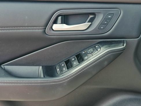 Used 2023 Nissan Rogue SL w/ SL Premium Package FWD image 9