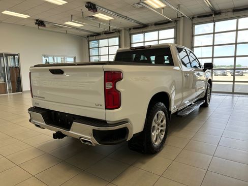 Used 2024 Chevrolet Silverado 1500 LTZ AWD/4WD image 5