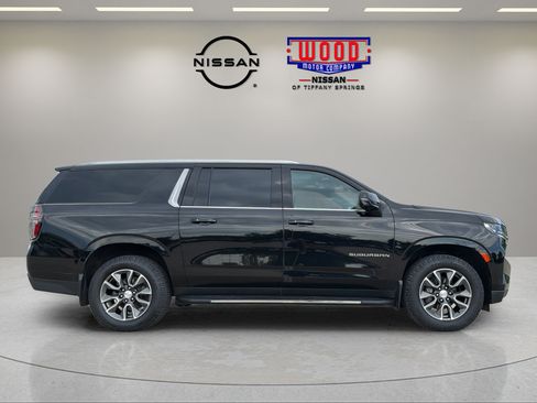 Used 2021 Chevrolet Suburban LT w/ LT Signature Package AWD/4WD image 2