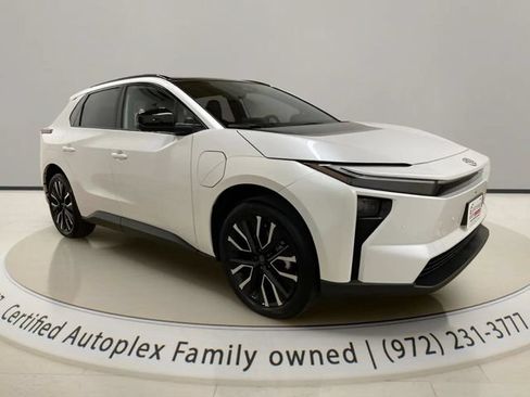 Used 2026 Toyota bZ AWD/4WD image 8