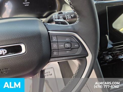 Used 2025 Jeep Grand Cherokee L Altitude AWD/4WD image 27