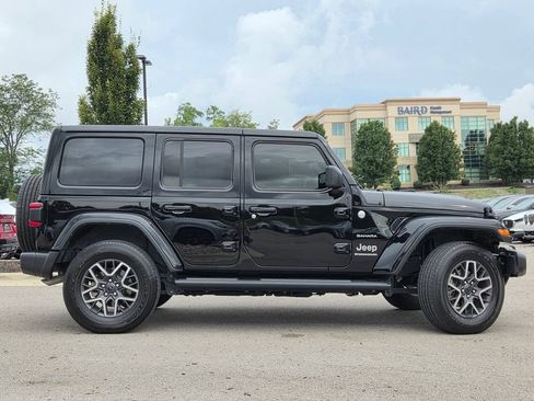 Used 2024 Jeep Wrangler Unlimited Sahara w/ Technology Group AWD/4WD image 30