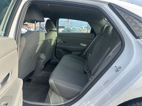 Used 2024 Hyundai Elantra SEL image 15