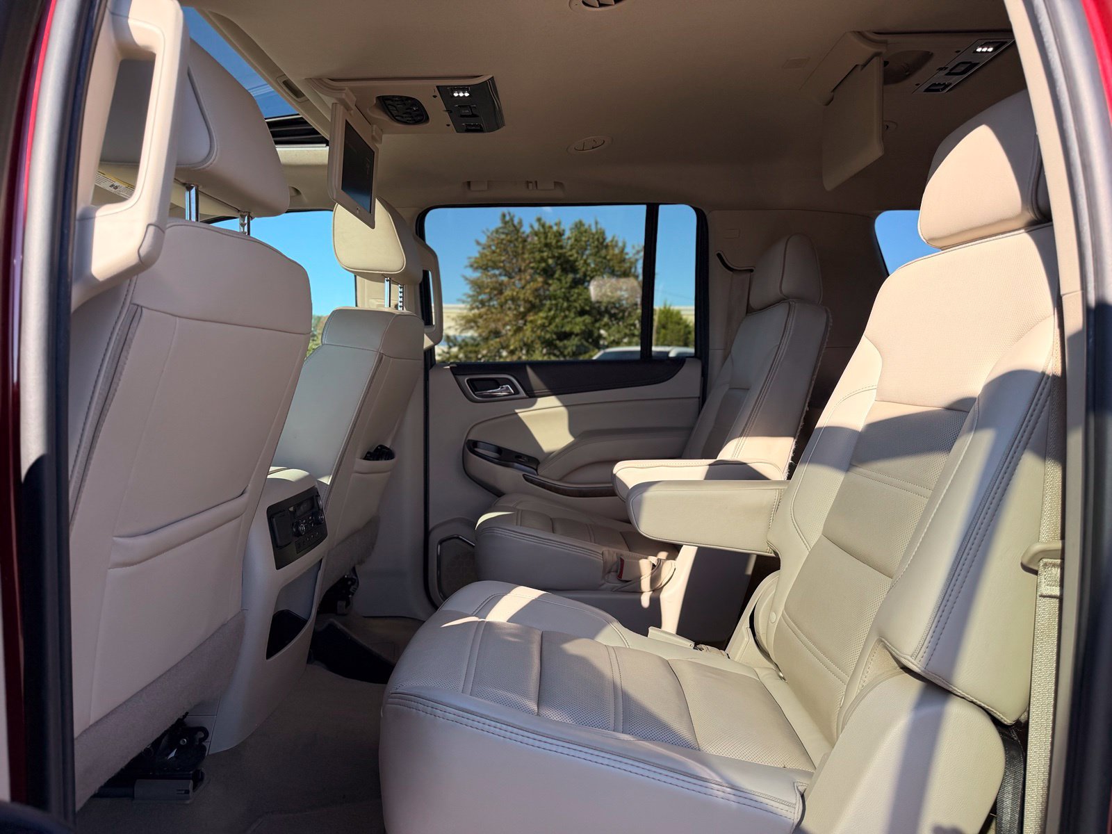 Used 2018 GMC Yukon XL Denali w/ Open Road Package AWD/4WD image 21