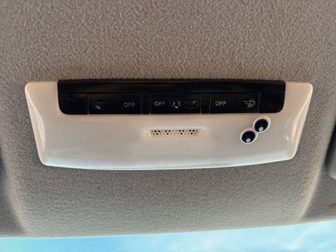 Used 2019 Nissan Kicks SR w/ Exterior Package image 24