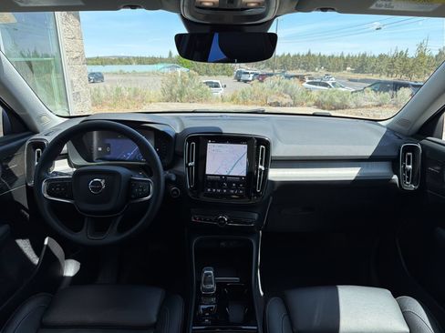 Used 2023 Volvo XC40 B5 Ultimate w/ Protection Package Premier AWD/4WD image 10