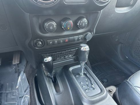 Used 2018 Jeep Wrangler Unlimited Sahara AWD/4WD image 70