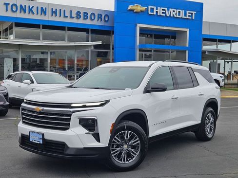 New 2026 Chevrolet Traverse LT image 2