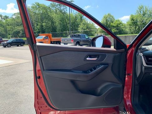 Used 2023 Nissan Rogue SV image 21