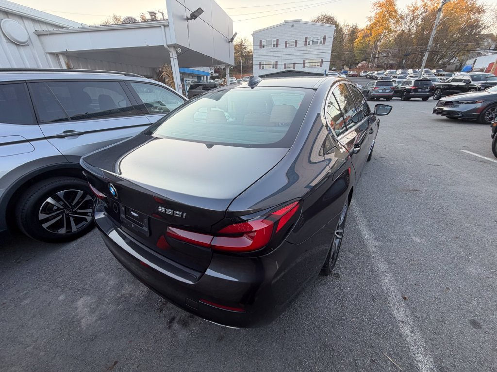 Used 2023 BMW 530i xDrive w/ Premium Package AWD/4WD image 5