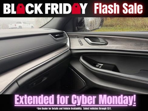 Used 2022 Jeep Grand Cherokee L Overland w/ Luxury Tech Group IV image 34