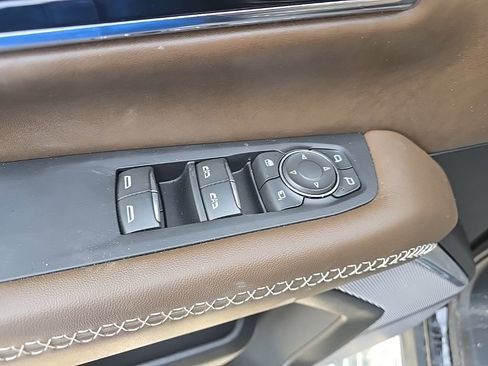 Used 2025 GMC Yukon XL Denali Ultimate image 10