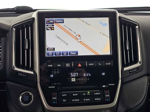 Used 2019 Toyota Land Cruiser image 26