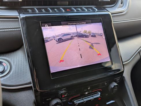 Used 2025 Jeep Grand Cherokee Altitude AWD/4WD image 16