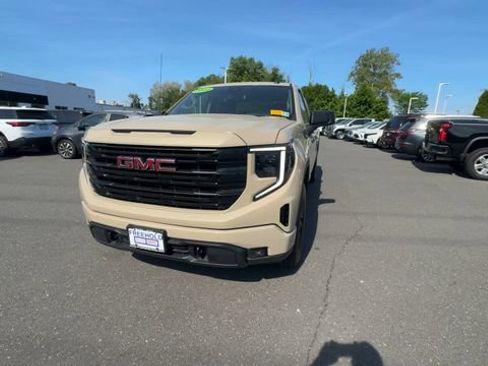 Used 2023 GMC Sierra 1500 Elevation AWD/4WD image 3