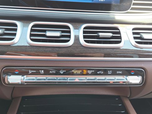 Certified 2024 Mercedes-Benz GLS 450 4MATIC image 31