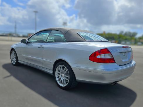 Used 2009 Mercedes-Benz CLK 350 Cabriolet w/ Appearance Pkg image 9