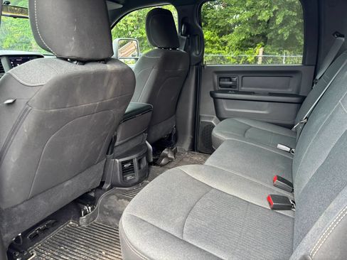 Used 2024 RAM 2500 Tradesman w/ Chrome Appearance Group AWD/4WD image 13