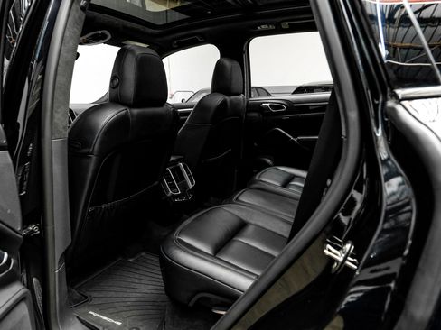 Used 2016 Porsche Cayenne GTS image 38