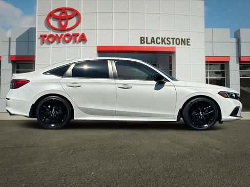 Used 2024 Honda Civic Sport image 2