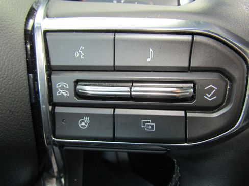 Used 2025 GMC Acadia Elevation FWD image 26