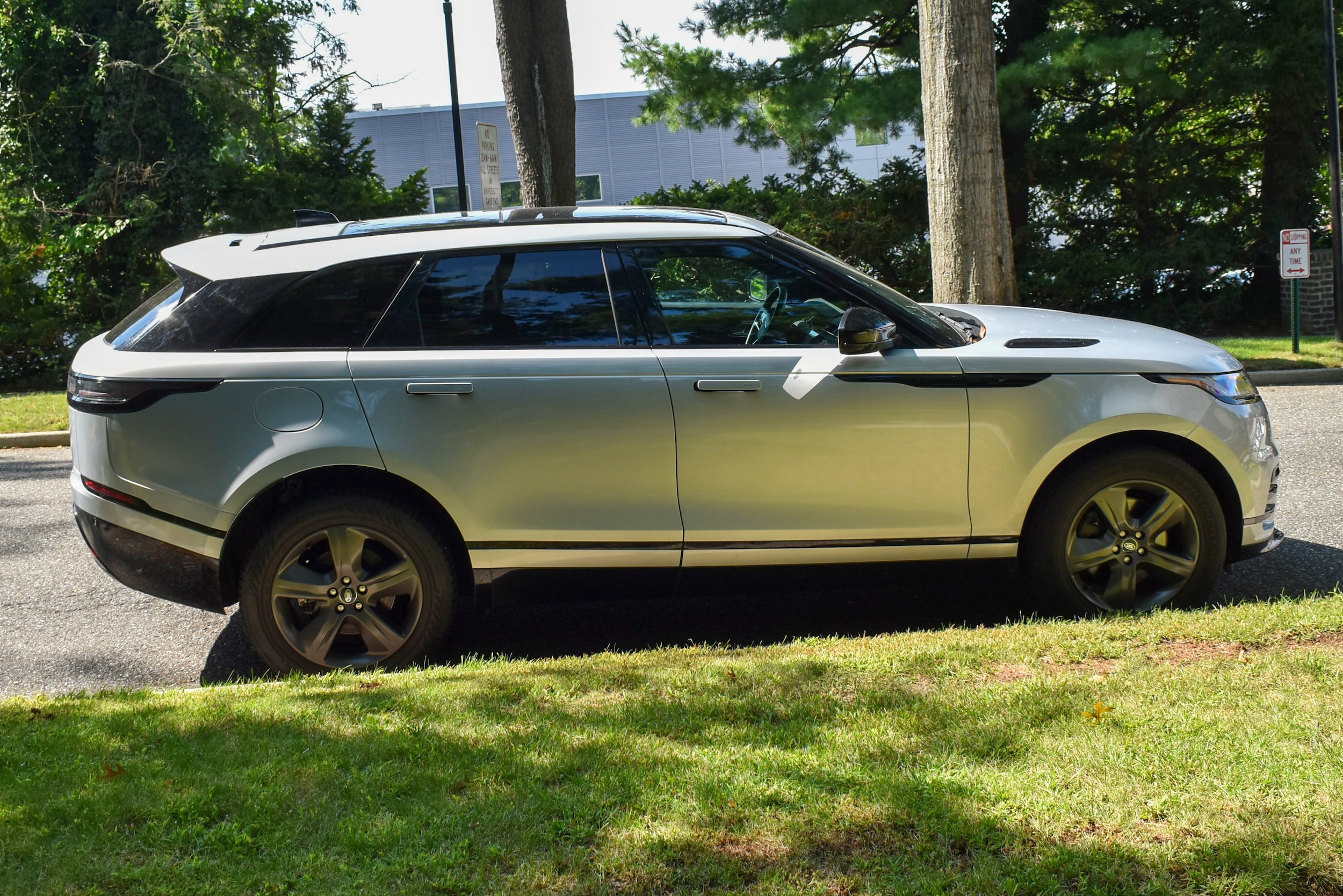 Used 2025 Land Rover Range Rover Velar Dynamic SE AWD/4WD image 9