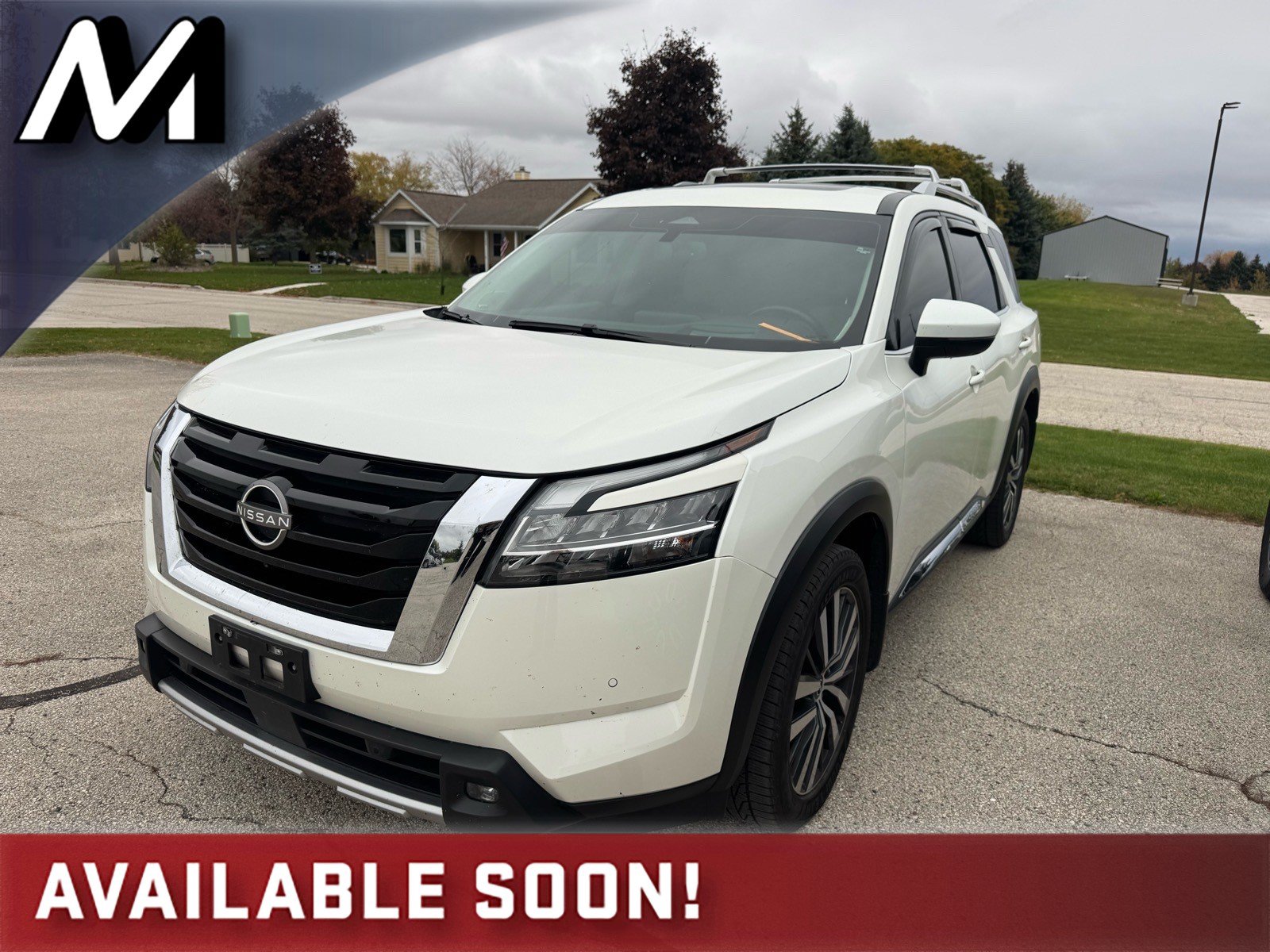 Used 2022 Nissan Pathfinder Platinum w/ Cargo Package AWD/4WD image 1