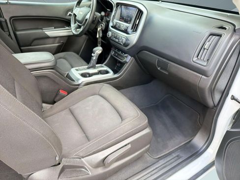 Used 2022 Chevrolet Colorado LT AWD/4WD image 31