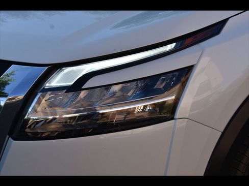 Used 2022 Nissan Pathfinder SV w/ SV Premium Package FWD image 47
