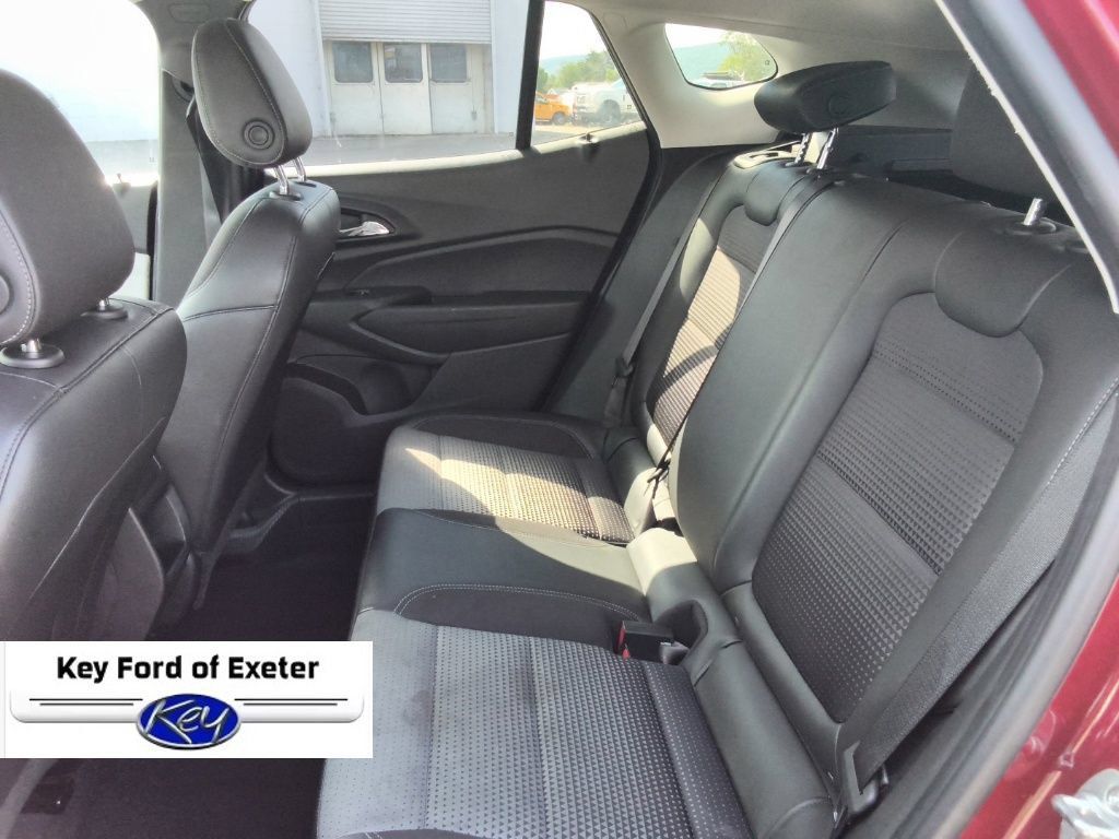 Used 2025 Chevrolet Trax LT FWD image 17
