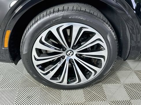 Used 2021 Bentley Bentayga AWD/4WD image 31