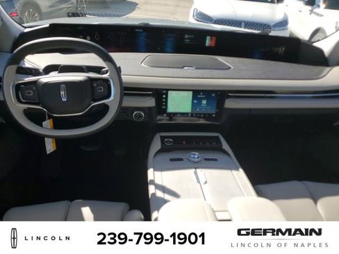 New 2025 Lincoln Navigator Reserve image 17