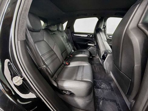Used 2023 Porsche Cayenne Turbo S image 21